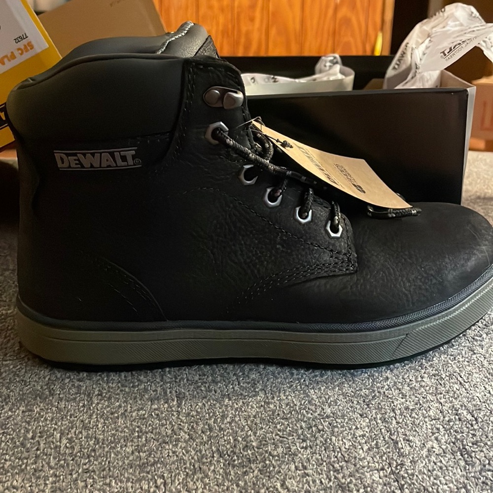 Brand new with tags. DeWalt SFC Plasma ST. Men’s size 8. Steel Toe.